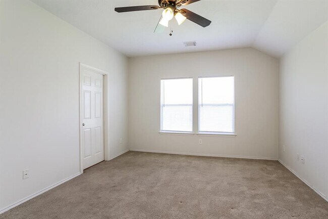 Building Photo - 8707 Farm Ridge Ln