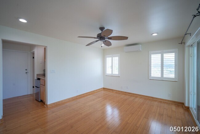 Building Photo - Available Now! Studio / 1 BA / 1 Parking stall in Kailua