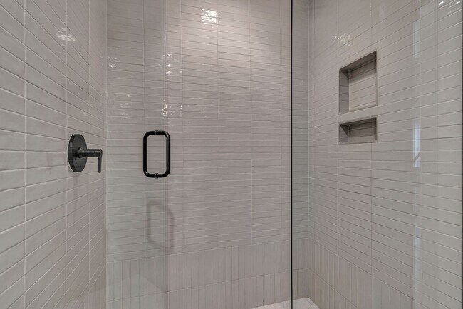 Building Photo - 4 Bed for Rent in Edison Park- The Nations!