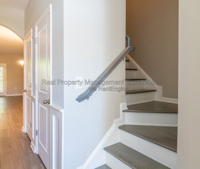 Building Photo - 525 Historic Dr