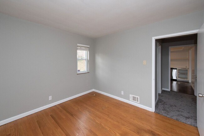 Building Photo - WESTWOOD-2 BEDROOM 1.5 BATH RANCH W/ UPDATES