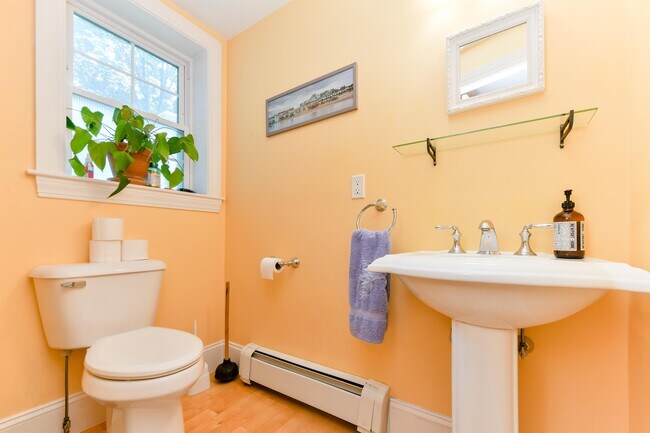 Building Photo - 36 Burroughs St