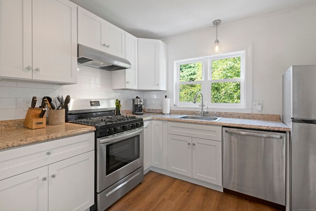 Building Photo - 51 Indian Neck Ave