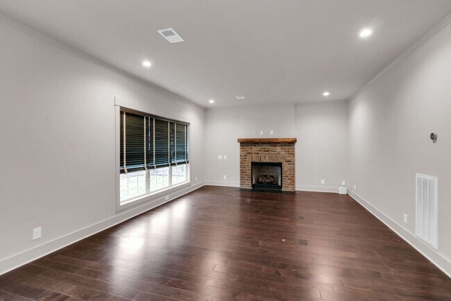 Building Photo - Awesome 4BE/2.5BA in the heart of Sango in Hereford Farm Subdivision!