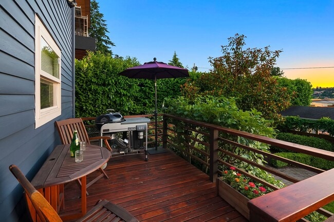 Building Photo - 3bd/2ba Seattle Home