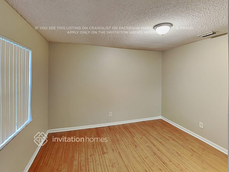 Building Photo - 9701 NW 33rd Manor