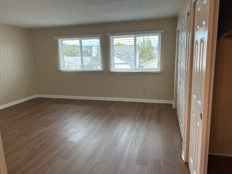 Building Photo - 4533 Hillview Ct