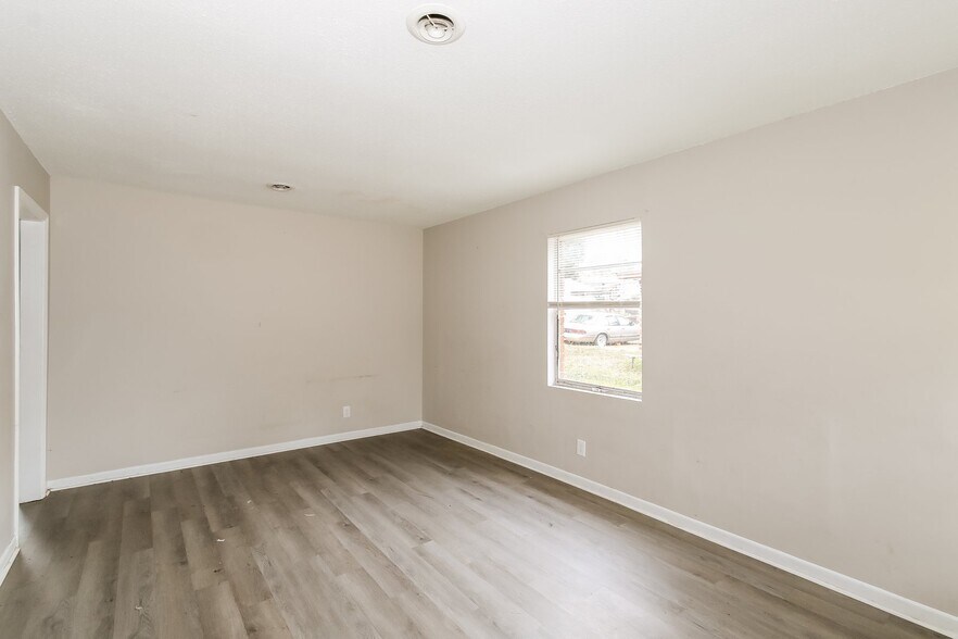 Building Photo - 2965 Celeste Dr