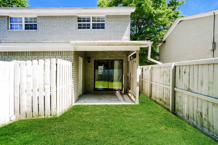 Building Photo - 811 Von Kolnitz Rd