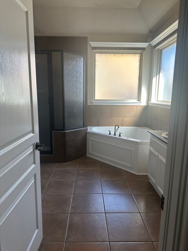 Building Photo - Home in Gated Community also In Deer Creek Schools