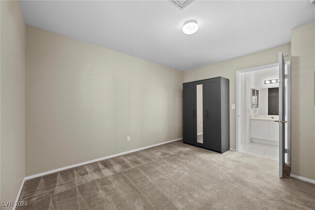 Building Photo - 4861 S Torrey Pines Dr