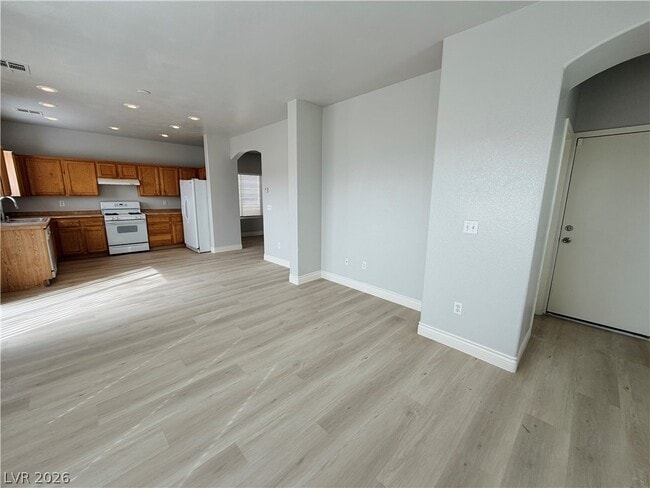 Building Photo - 5615 W Sun Temple Ave