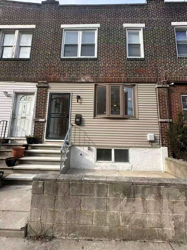 Building Photo - 2b2b house in south Philly Available now