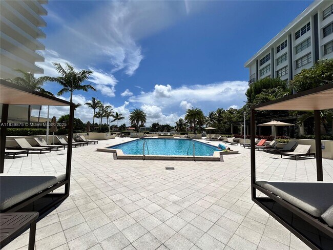 Building Photo - 5600 Collins Ave