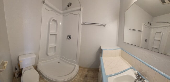 Building Photo - 4 bed 3 baths!  House ideally located close to campus, shopping, Bishop Peak