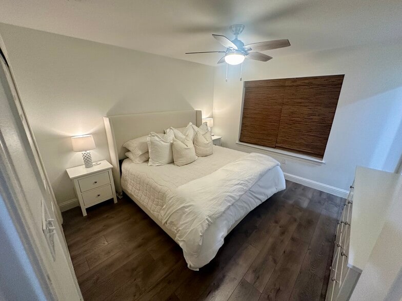 Master Bed - 5818 E University Blvd