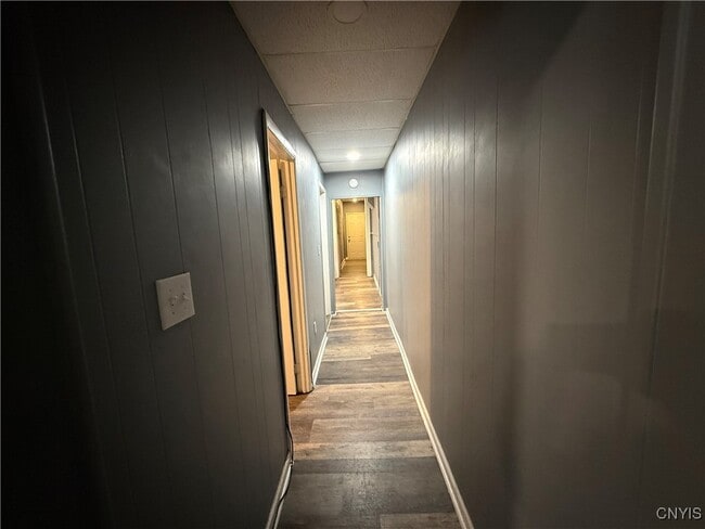 Building Photo - 221.5 Lakeview Ave