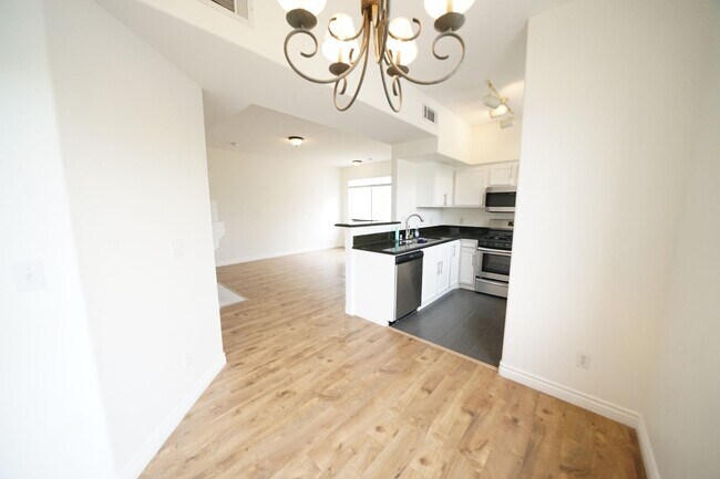 Building Photo - SHOWINGS START 4/1/2025