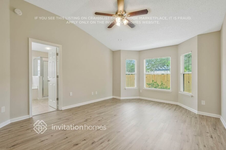 Building Photo - 1800 Northglen Cir