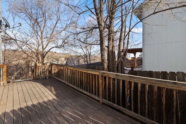 Building Photo - 977-979 Columbine Ave