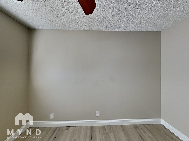 Building Photo - 433 Longtree Ave