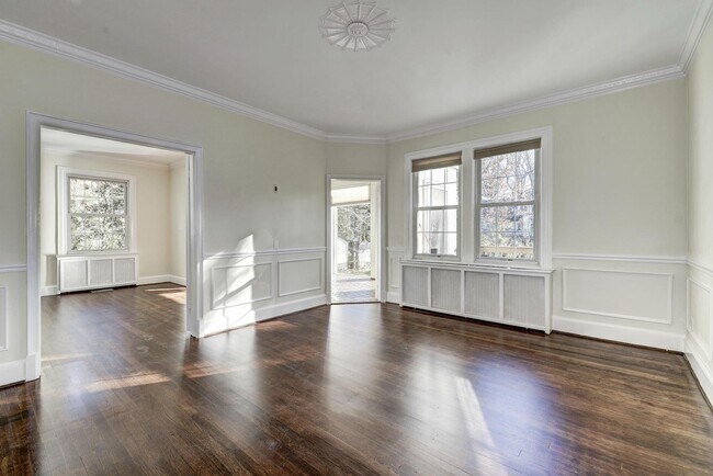 Building Photo - 4910 Hillbrook Ln NW