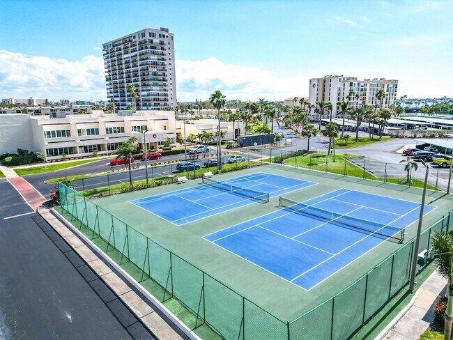 Building Photo - 7910 Sun Island Dr S