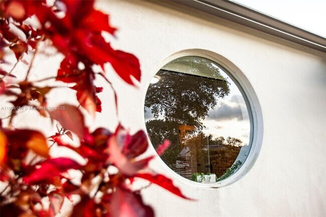 Building Photo - 1050 NW 46th St