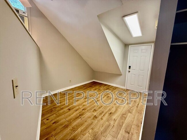 Building Photo - 728 Arlington St