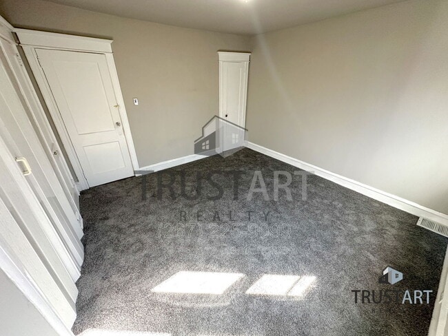 Building Photo - 805 Lindley Ave