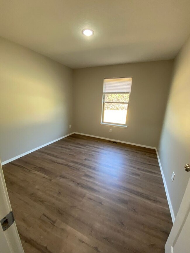 Building Photo - Great spacious home in Willard