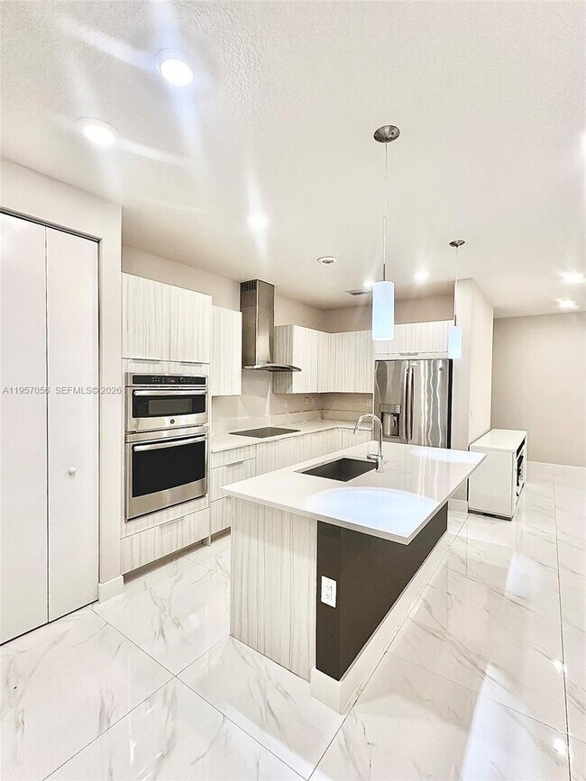 Building Photo - 10420 NW 67th St