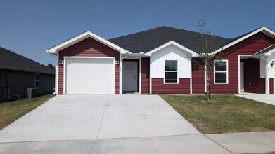 Building Photo - 745 Short Leaf Ln