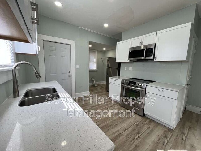 Building Photo - 1347 E Livingston Ave