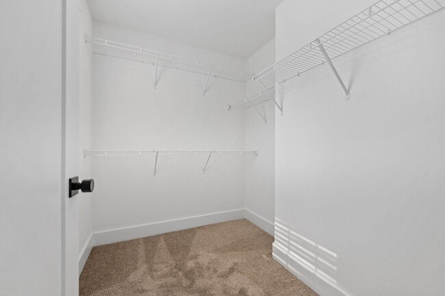 Building Photo - Lee Street B3