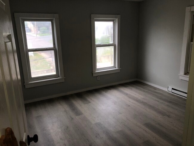 Building Photo - 48 E Shawnee Ave