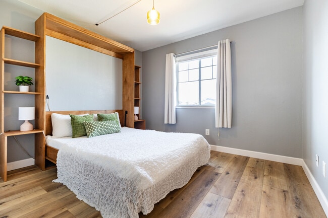 Building Photo - 1825 Hanford St