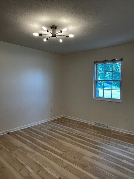 Building Photo - 361 Redding Rd