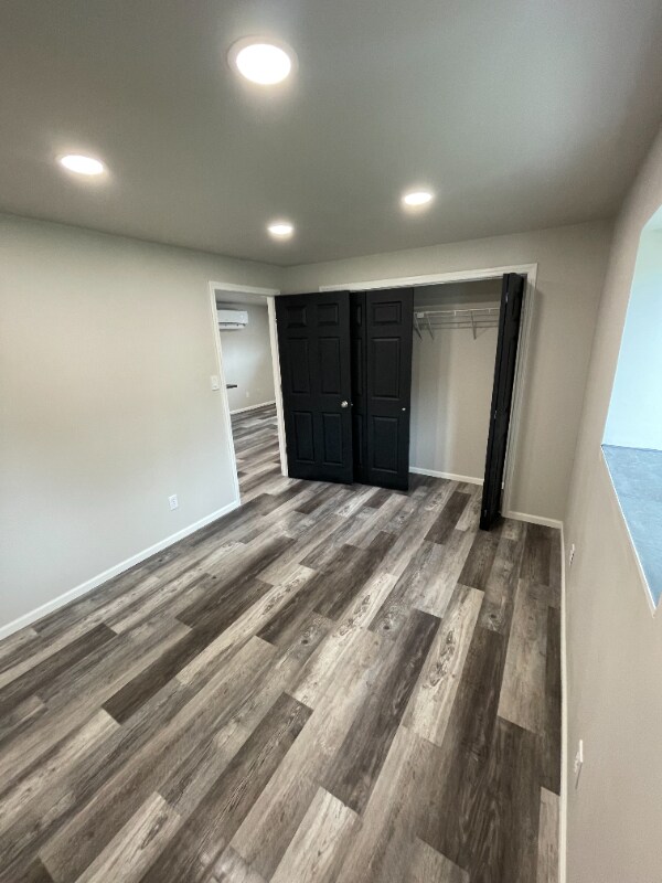 Building Photo - 825 7th Ave E
