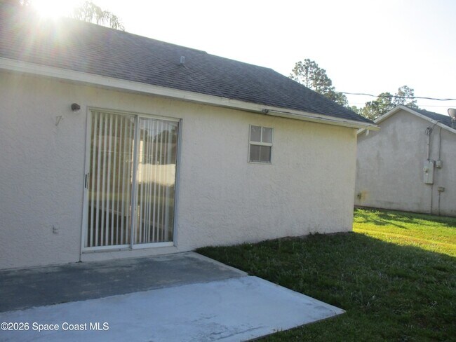 Building Photo - 474 Tuloma Ave SW