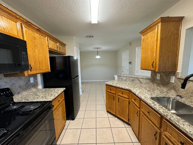 Building Photo - 3500 Dustin Ct