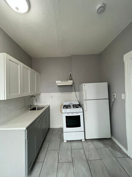 Building Photo - 97 Stevens Ave