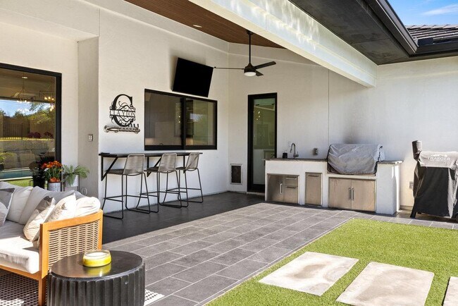 Building Photo - 223 Golden Bear Dr