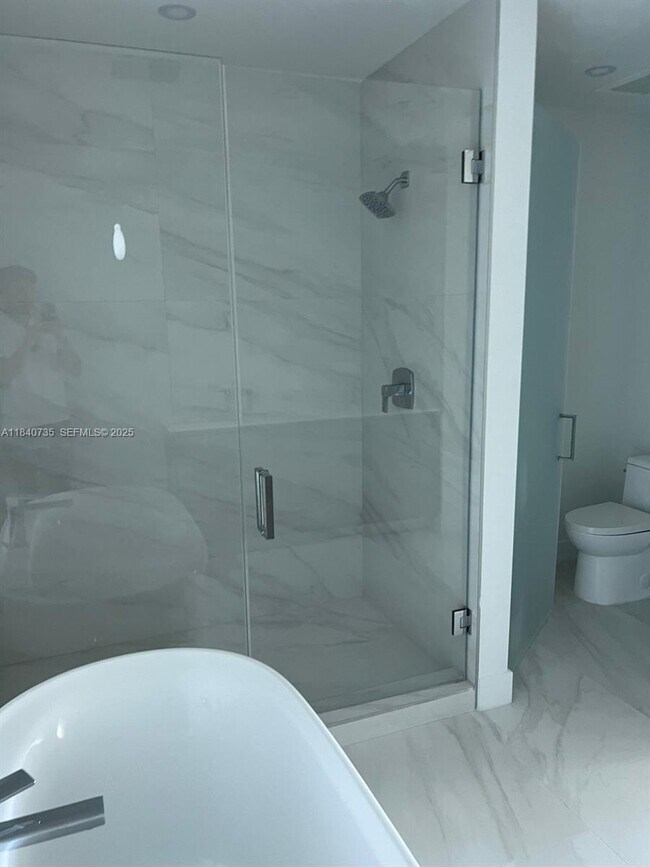 Building Photo - 17550 Collins Ave