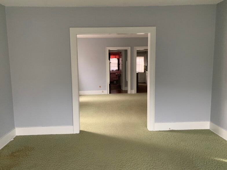 Building Photo - 223 Main St