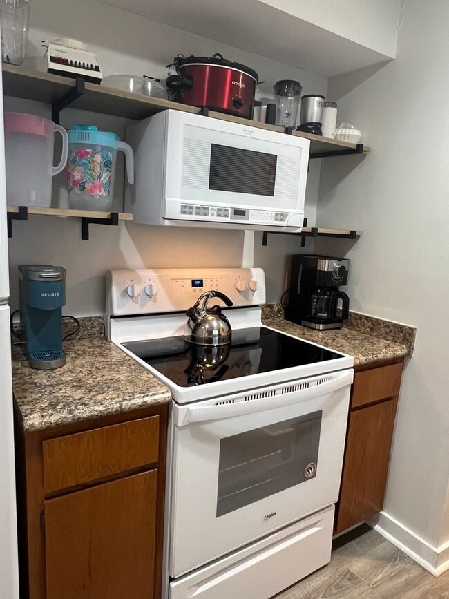 Building Photo - Unfurnished First Floor 3BR Condo in Sea P...