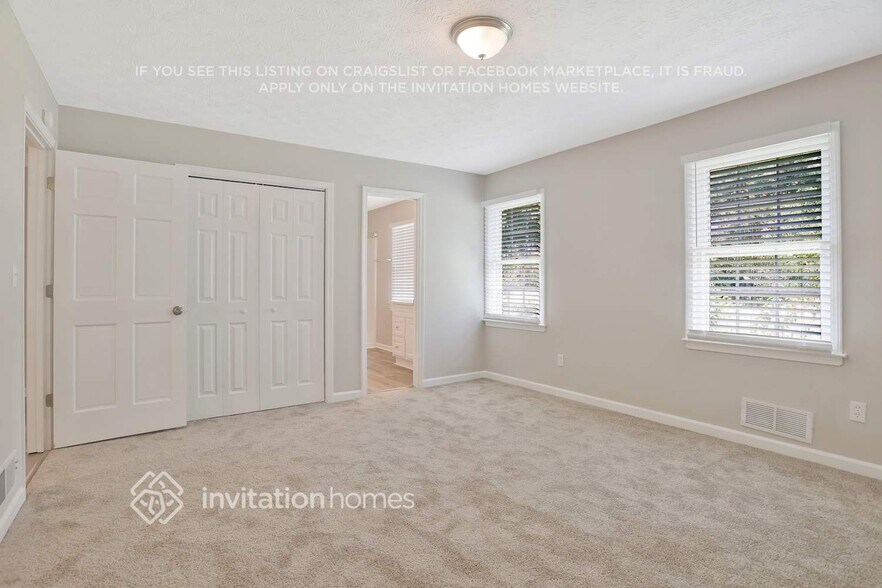Building Photo - 994 Oak Moss Dr