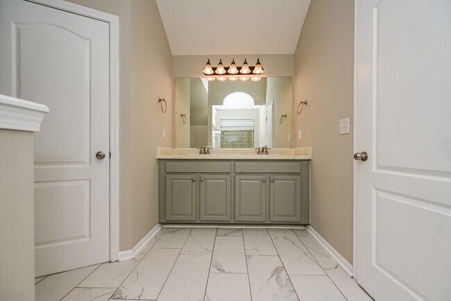 Building Photo - 113 Tyre Dr