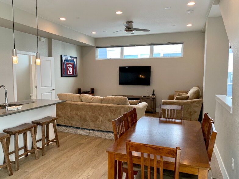 Building Photo - 2815 W 25th Ave