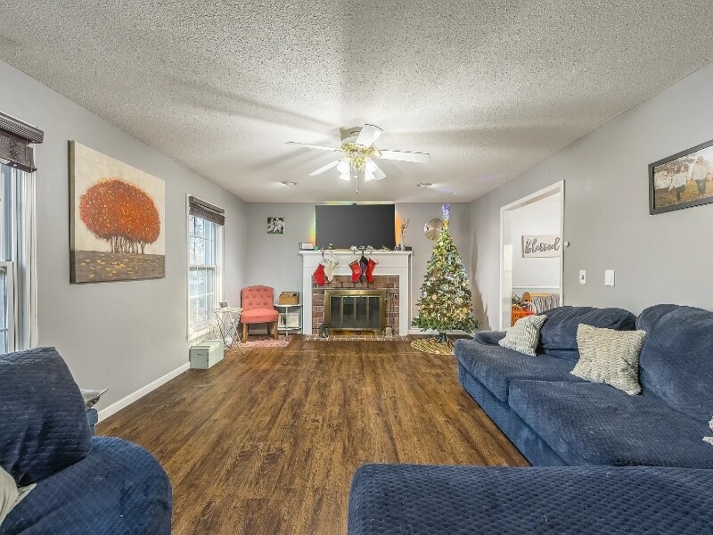 Building Photo - 4816 Mockingbird Ln